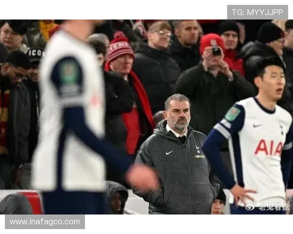 热刺内讧队长怒喷主帅摔瓶子